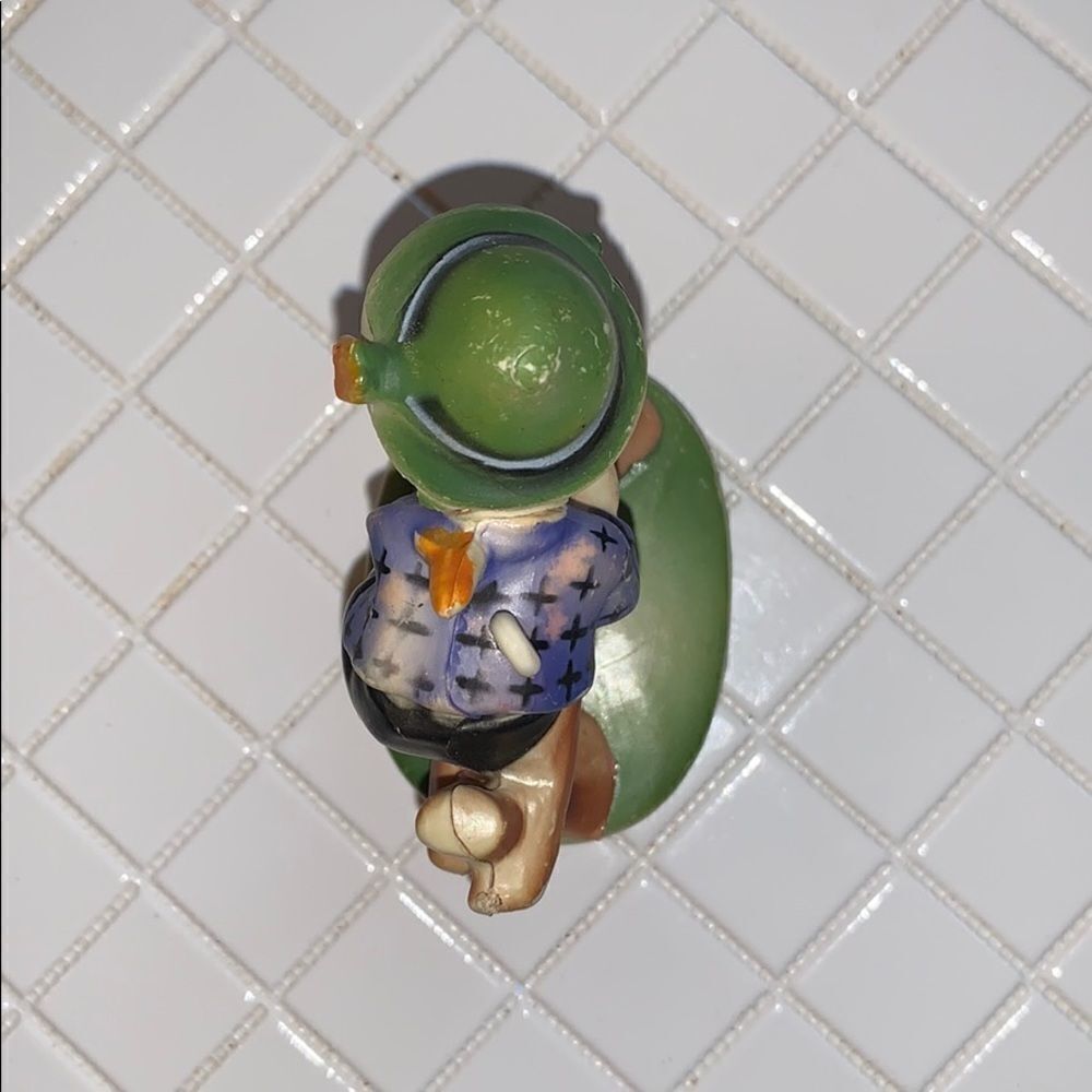 Vtg Hummel “look” boy with frog Christmas ornament - Picture 5 of 5